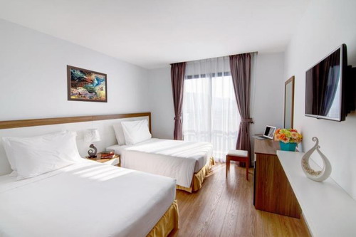 DELUXE DOUBLE OR TWIN MOUNTAIN VIEW WITH BALCONY